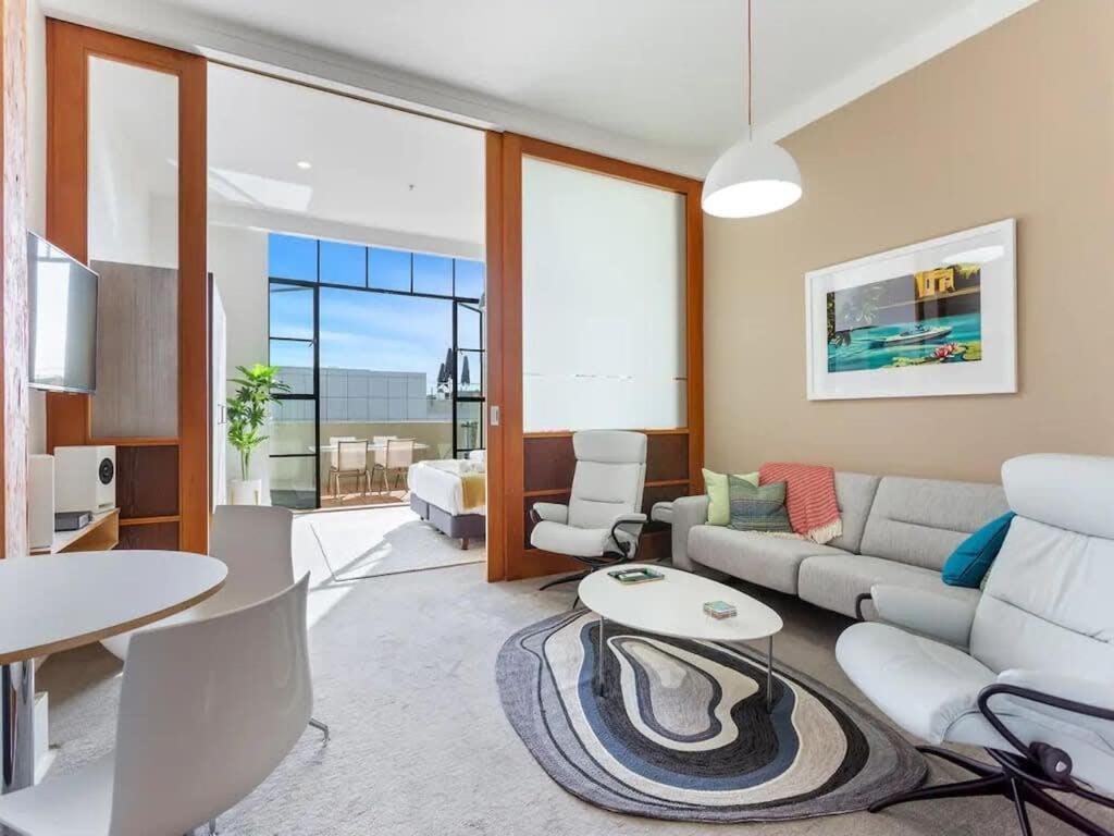 Lovely Bright Apartment With Balcony Pool And Gym Окленд Экстерьер фото